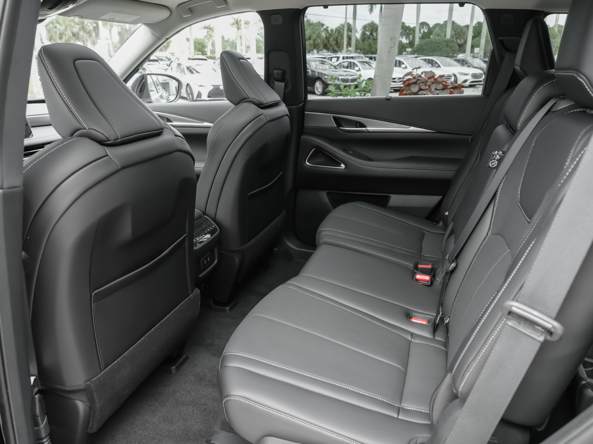 Certified 2026 INFINITI QX60 Luxe w/ Family Package FWD image 32