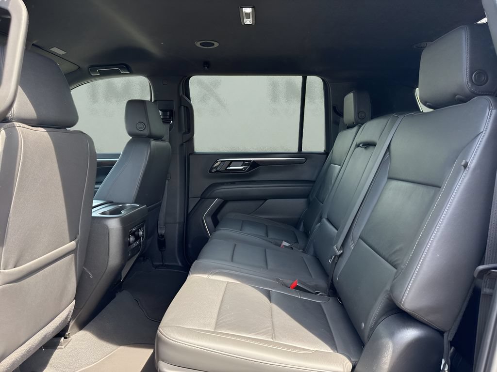 Used 2025 Chevrolet Suburban Z71 AWD/4WD image 12