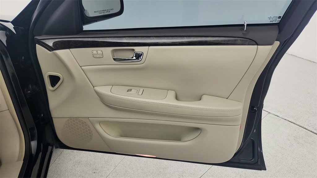 Used 2011 Cadillac DTS image 30