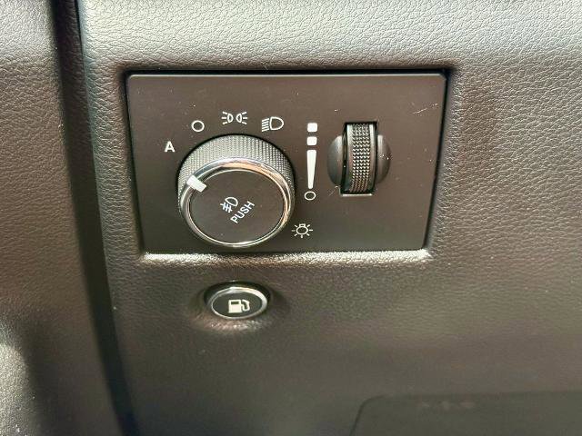 Used 2020 Jeep Grand Cherokee Laredo AWD/4WD image 28