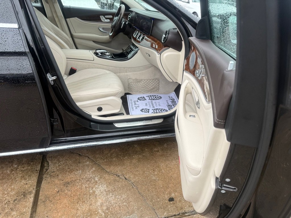 Used 2018 Mercedes-Benz E 400 4MATIC Sedan image 6