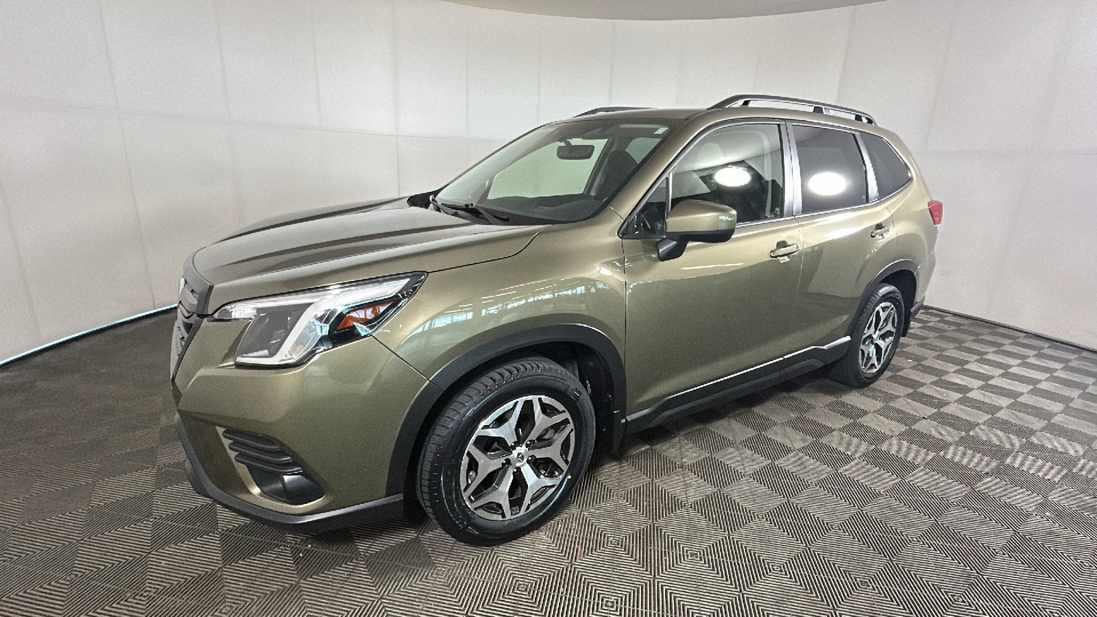 Used 2023 Subaru Forester Premium AWD/4WD image 8