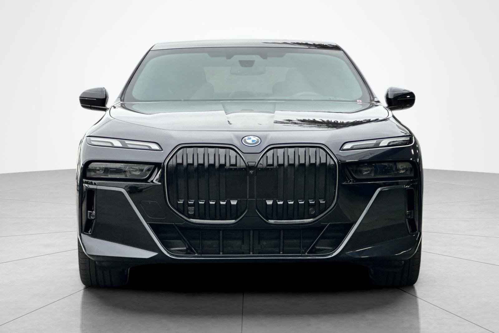 Used 2025 BMW i7 xDrive60 AWD/4WD image 8