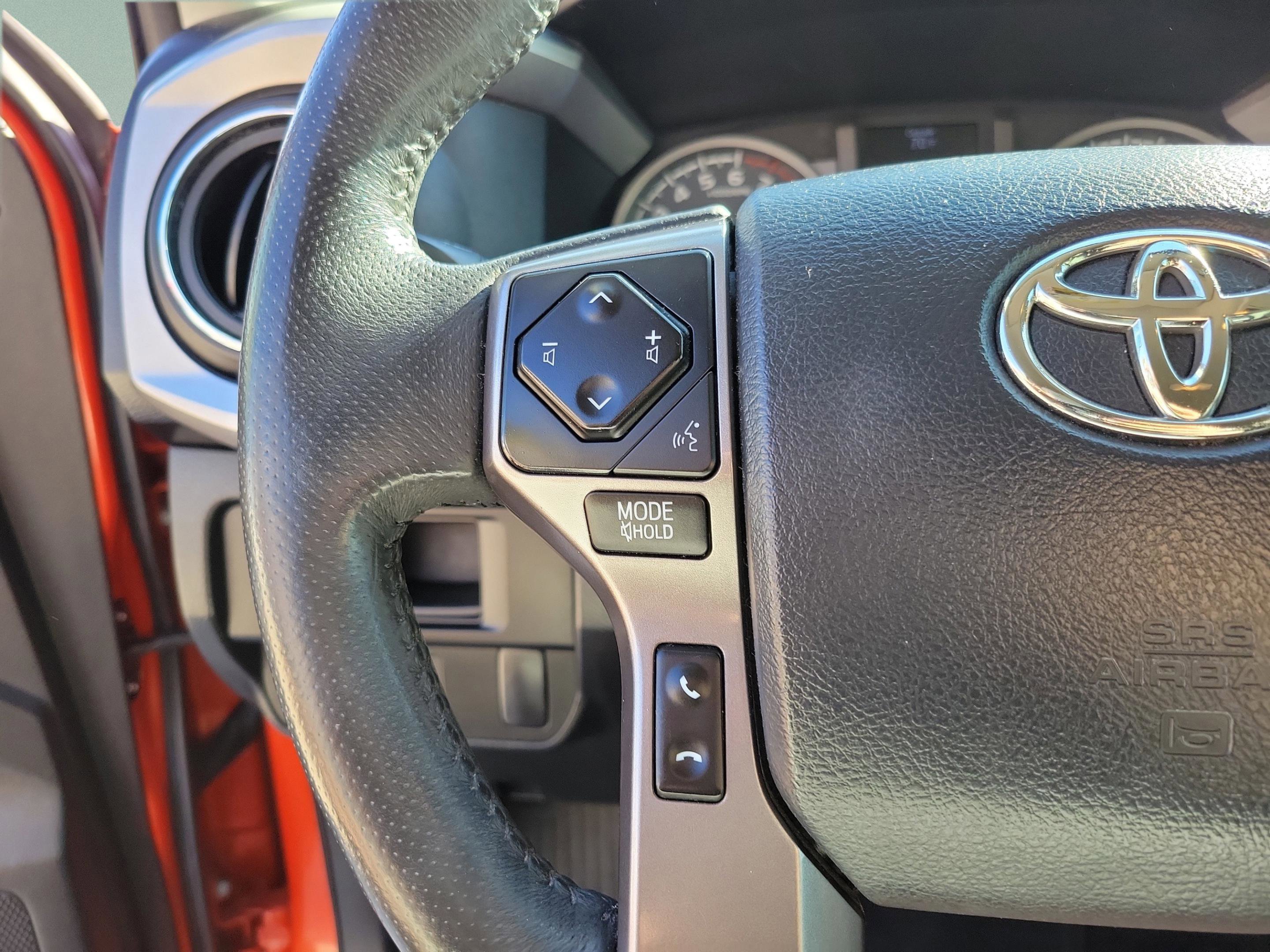 Used 2017 Toyota Tacoma SR5 w/ Tow Package RWD image 7