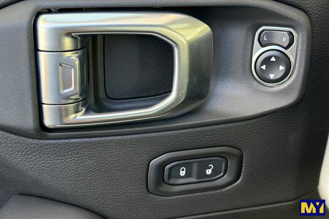 Used 2026 Jeep Wrangler Unlimited Sahara AWD/4WD image 12