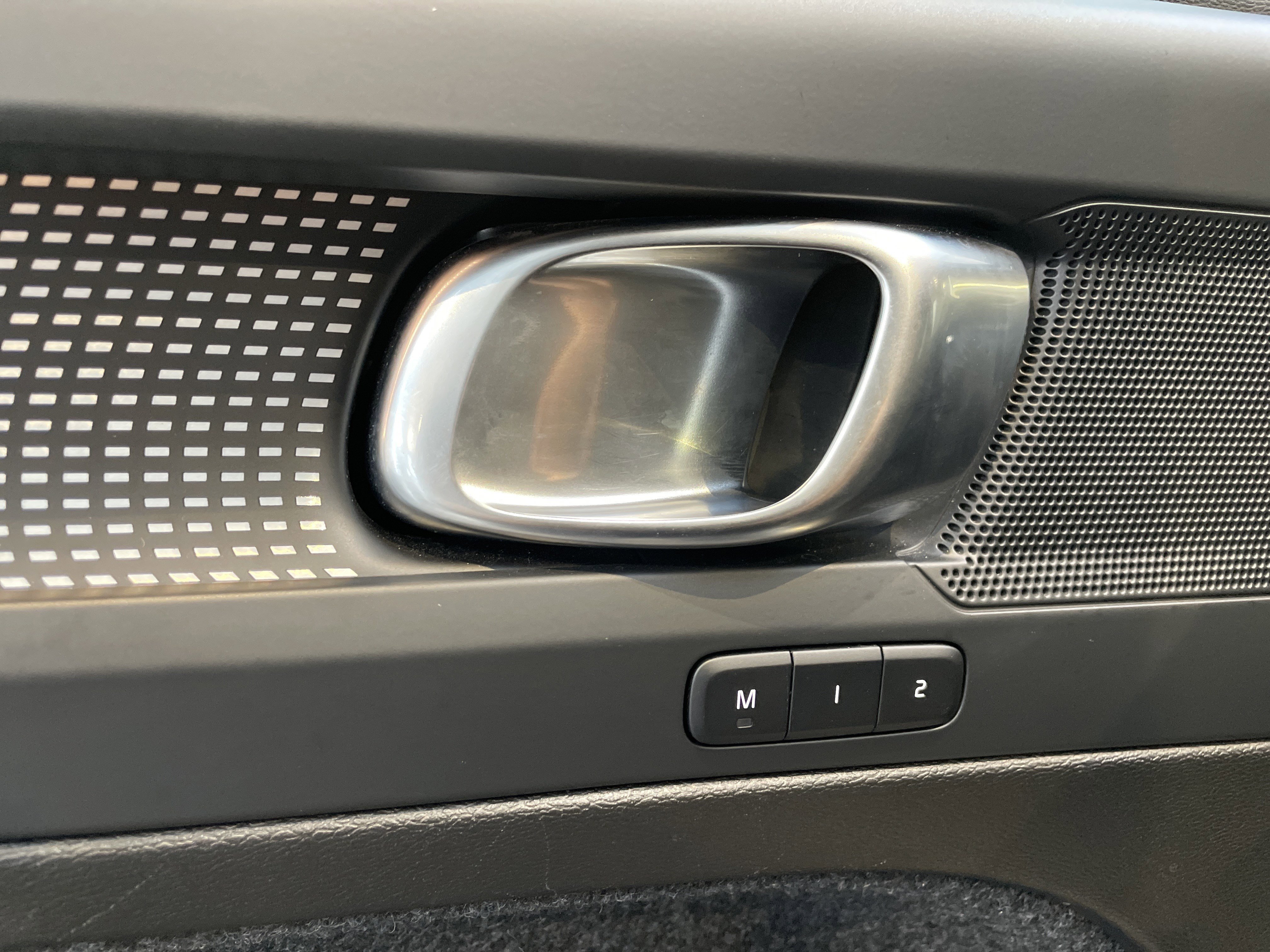 Used 2025 Volvo XC40 B5 Plus image 15