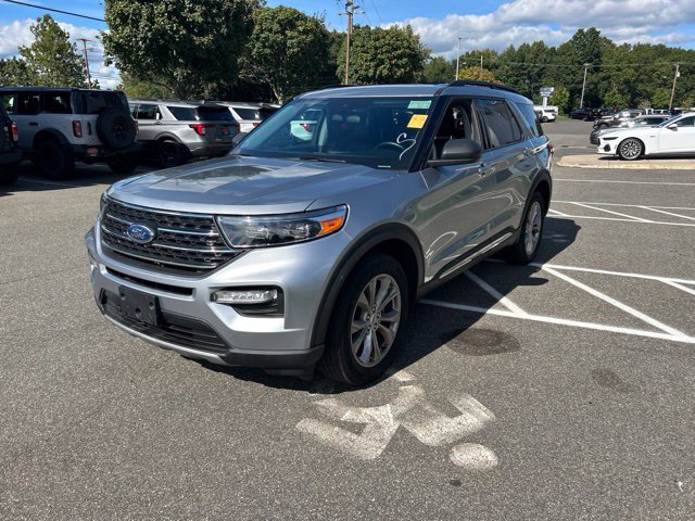 Used 2023 Ford Explorer XLT w/ Equipment Group 202A AWD/4WD image 3
