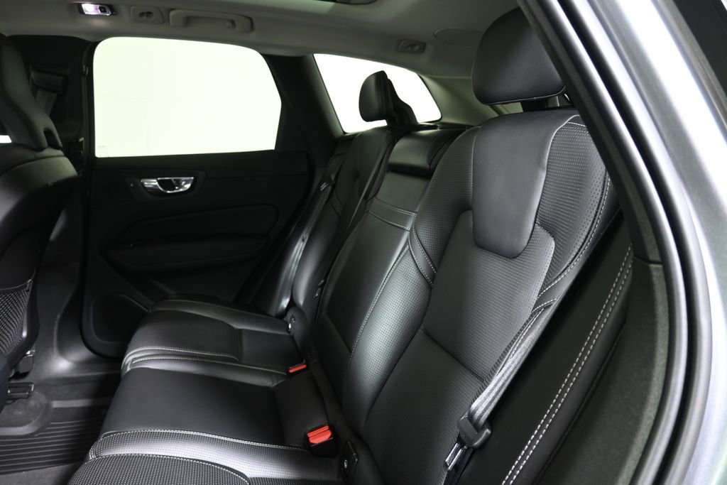 Used 2019 Volvo XC60 T6 Inscription w/ Protection Package Premier AWD/4WD image 6