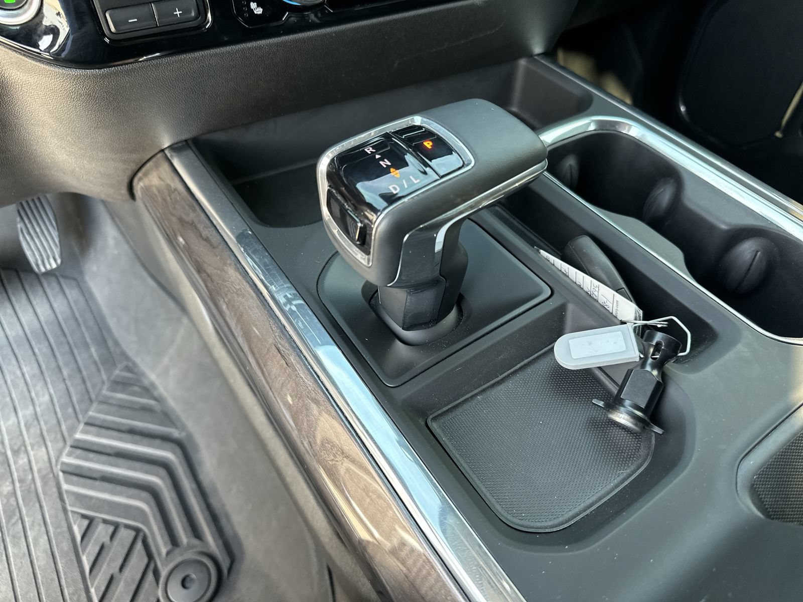 Used 2024 Chevrolet Silverado 1500 LTZ AWD/4WD image 16