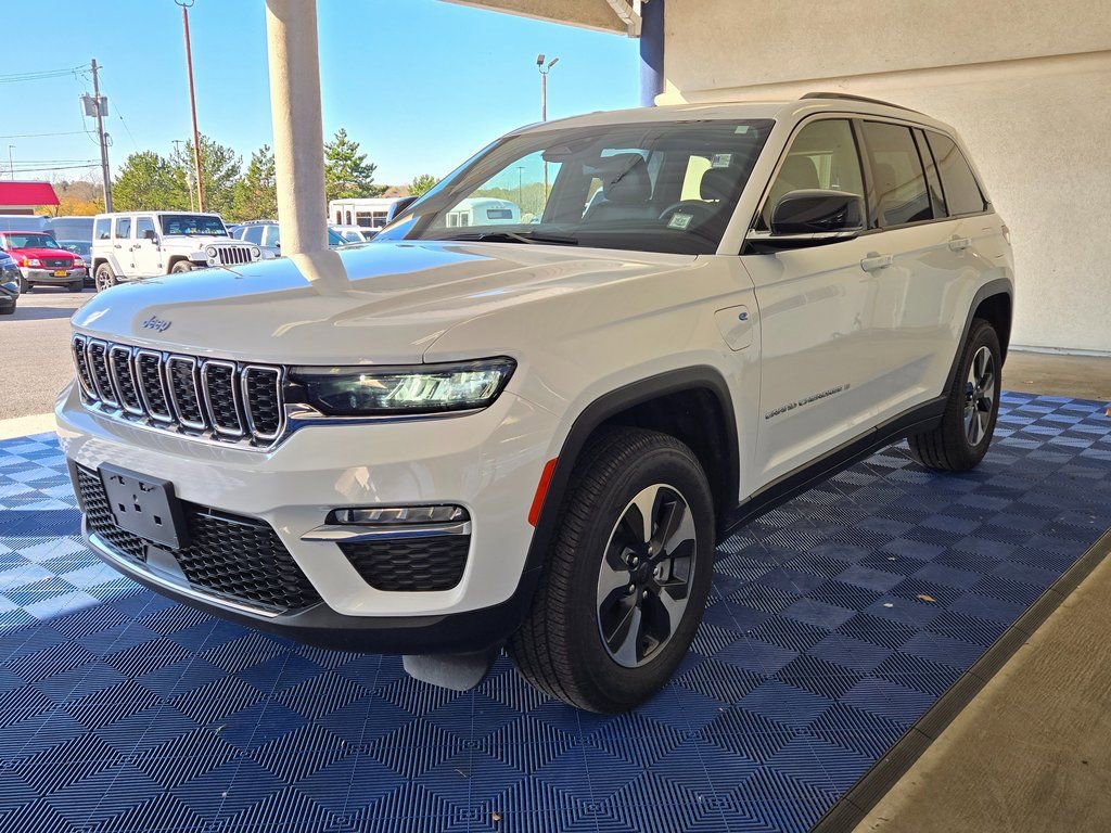 Used 2024 Jeep Grand Cherokee Limited 4xe image 3