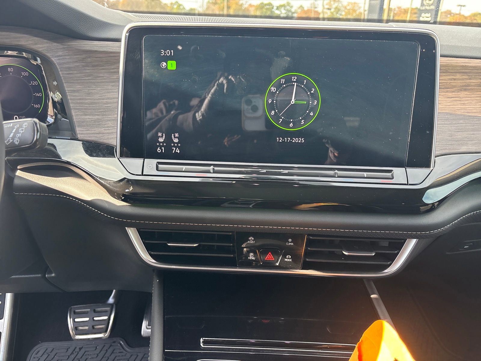 Used 2025 Volkswagen Atlas SEL Premium R-Line image 18