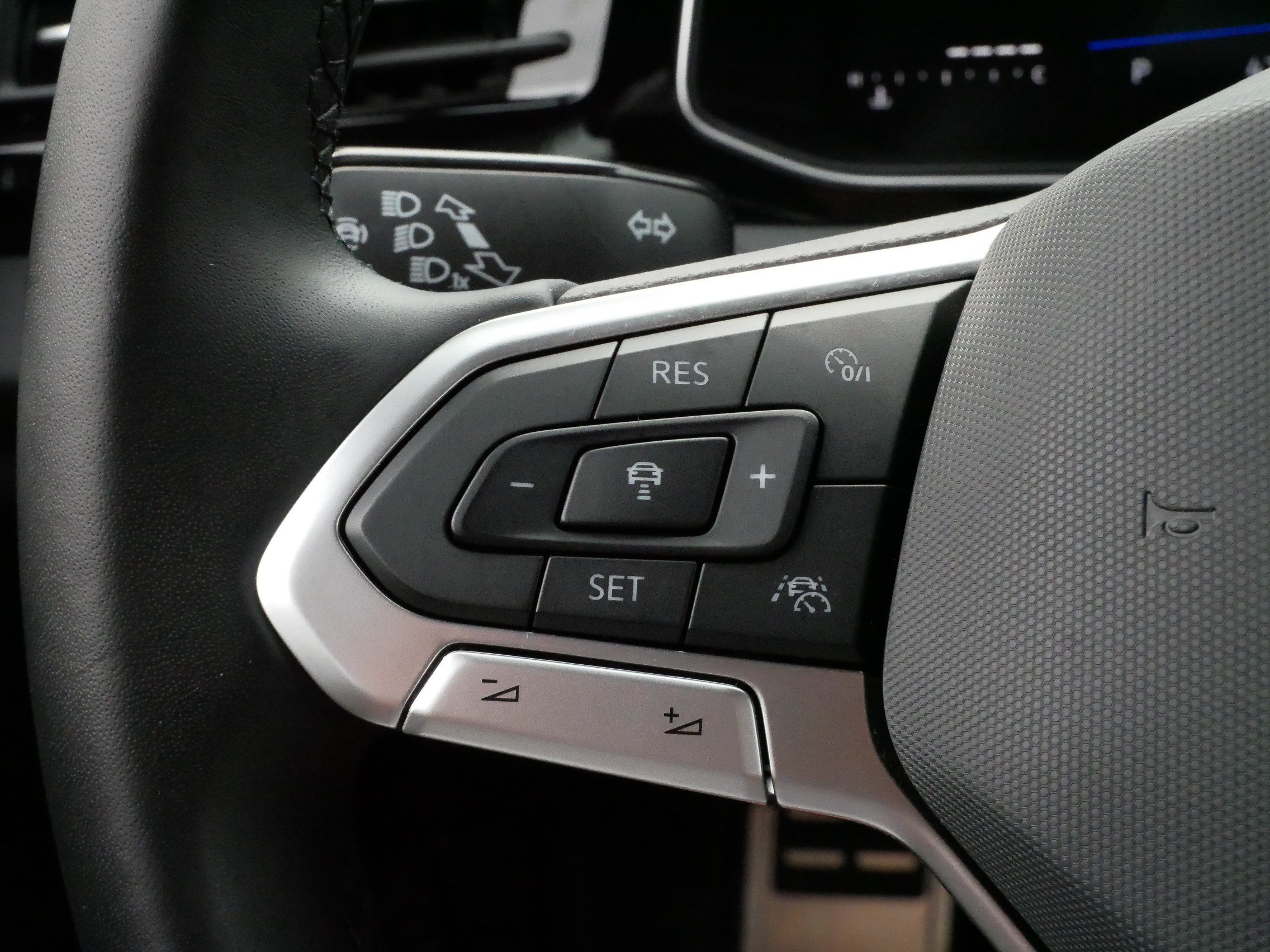 Certified 2025 Volkswagen Jetta Sport FWD image 26