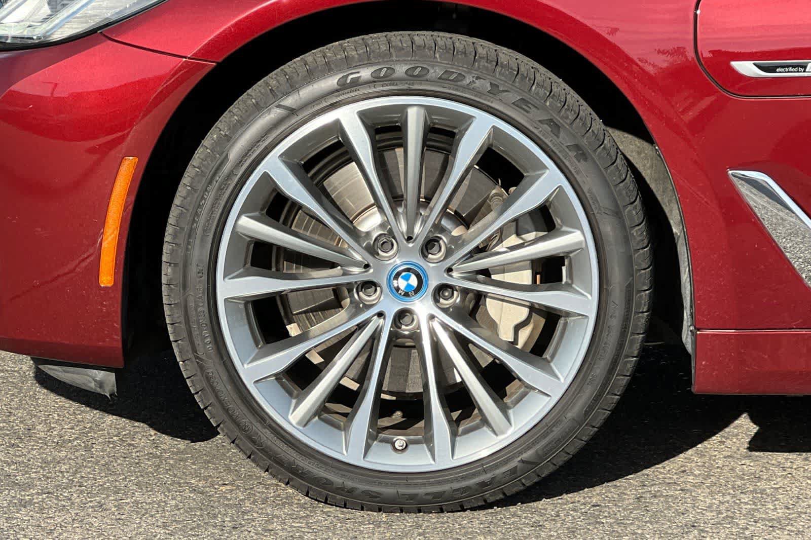 Used 2023 BMW 530e RWD image 36