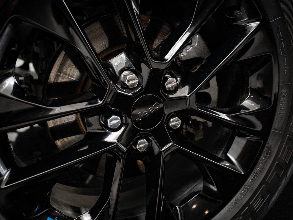 Used 2023 Jeep Wrangler Unlimited Sahara w/ Cold Weather Group image 8