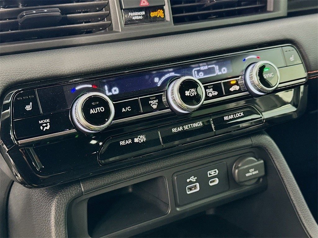 Used 2025 Honda Pilot TrailSport image 20