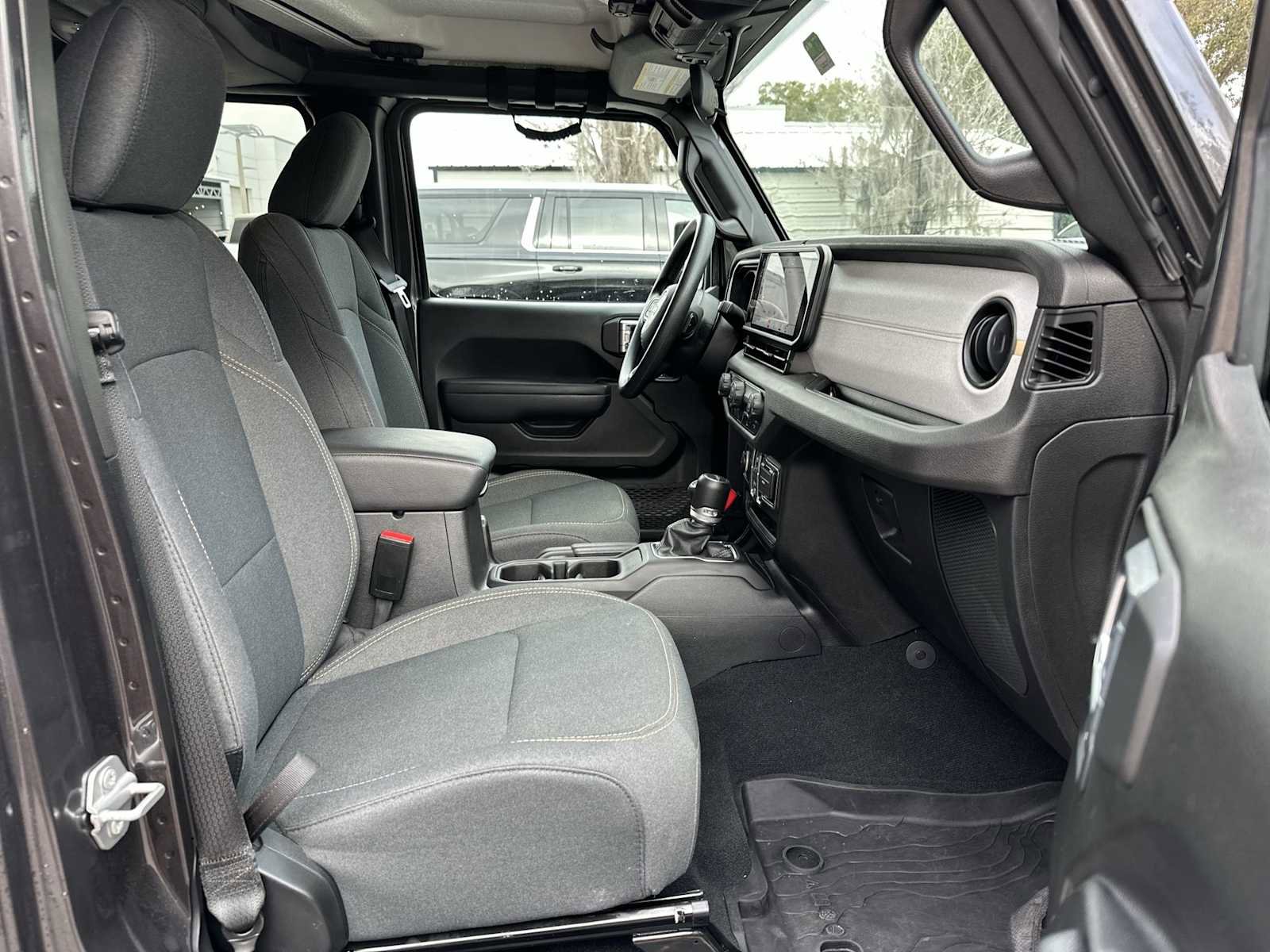 Used 2024 Jeep Gladiator Sport image 19