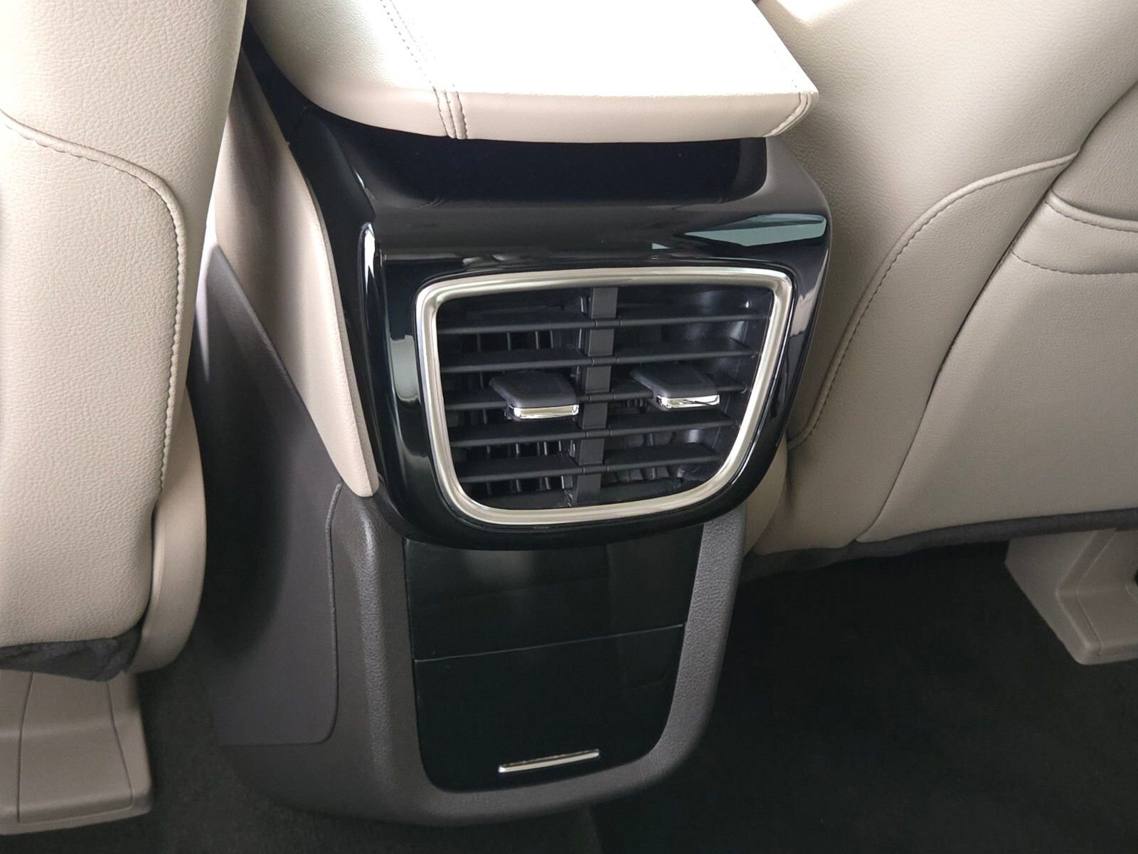 Certified 2022 Lincoln Nautilus AWD w/ Premium Package image 14