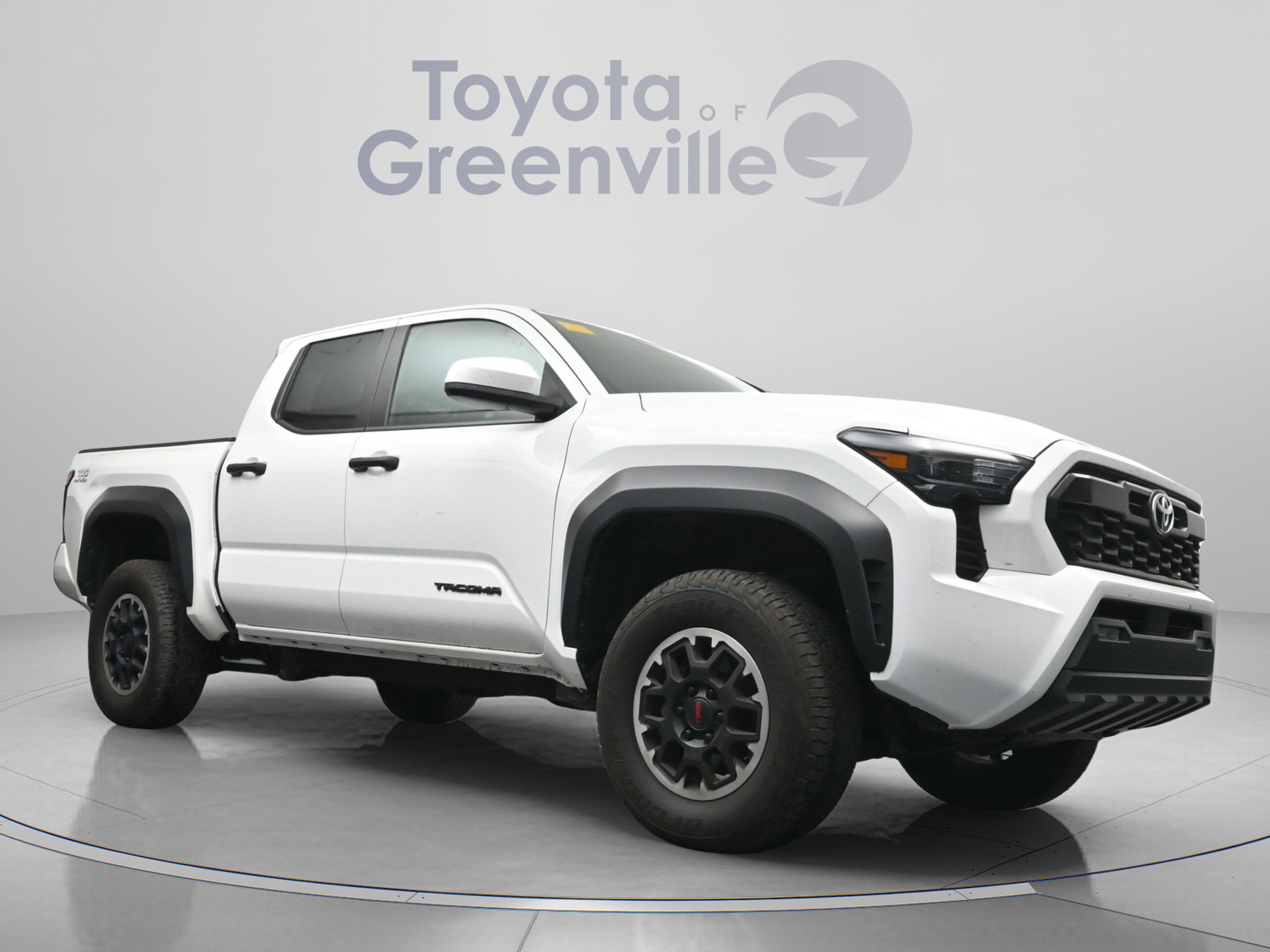 Certified 2024 Toyota Tacoma TRD Off-Road AWD/4WD image 9