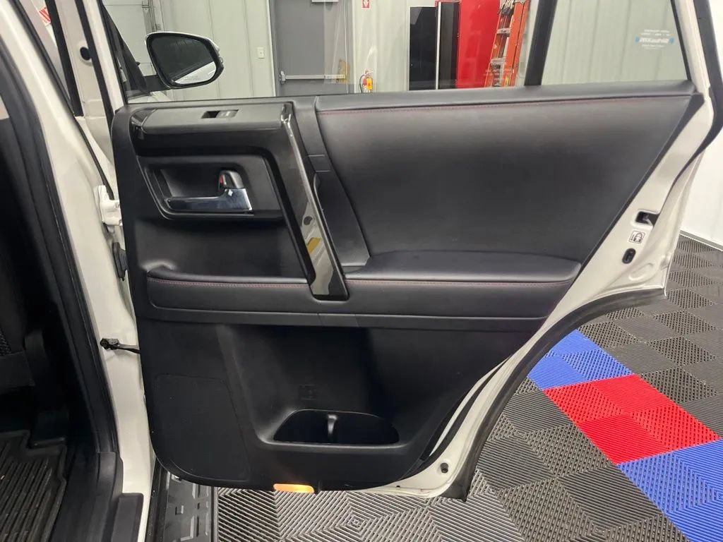 Used 2020 Toyota 4Runner TRD Off-Road Premium w/ Moonroof Package AWD/4WD image 15