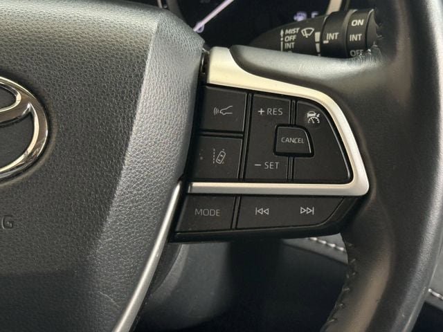 Used 2023 Toyota Highlander XLE FWD image 15