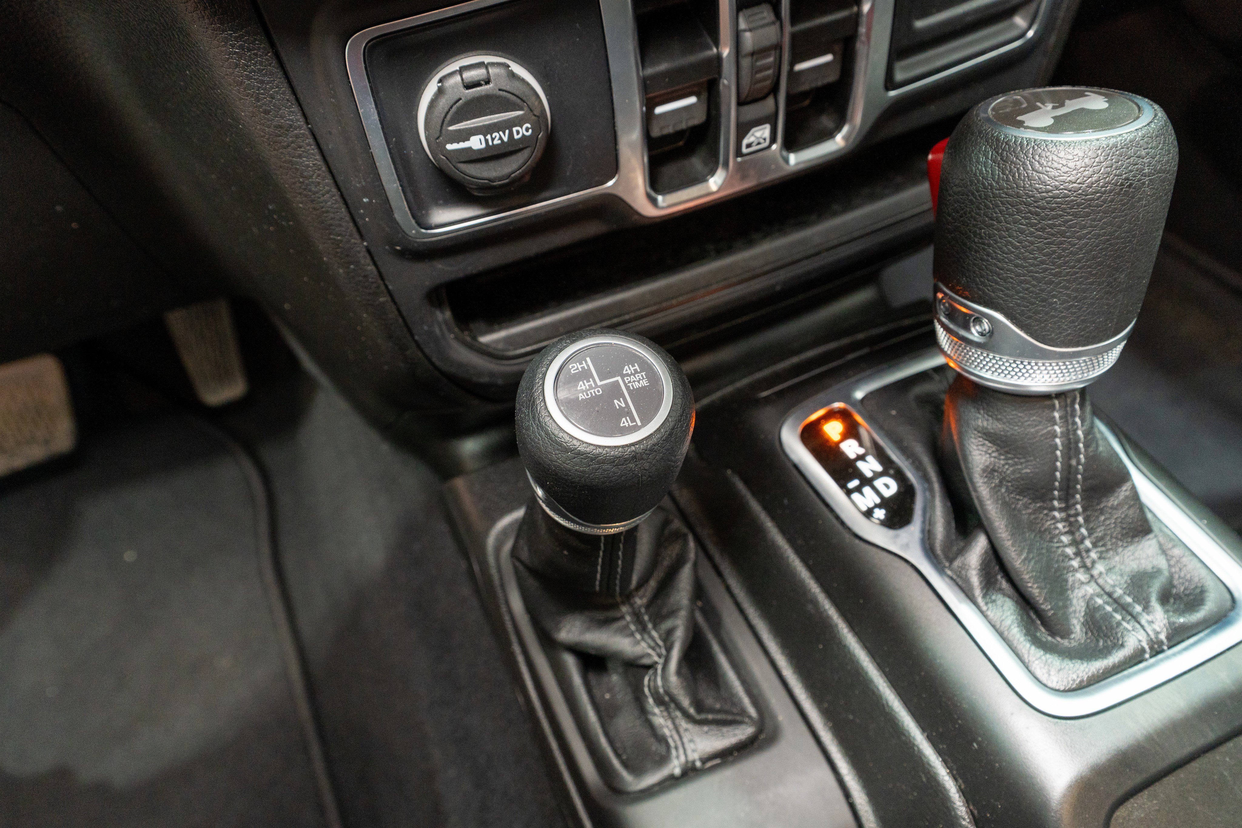 Used 2025 Jeep Wrangler Sahara AWD/4WD image 24