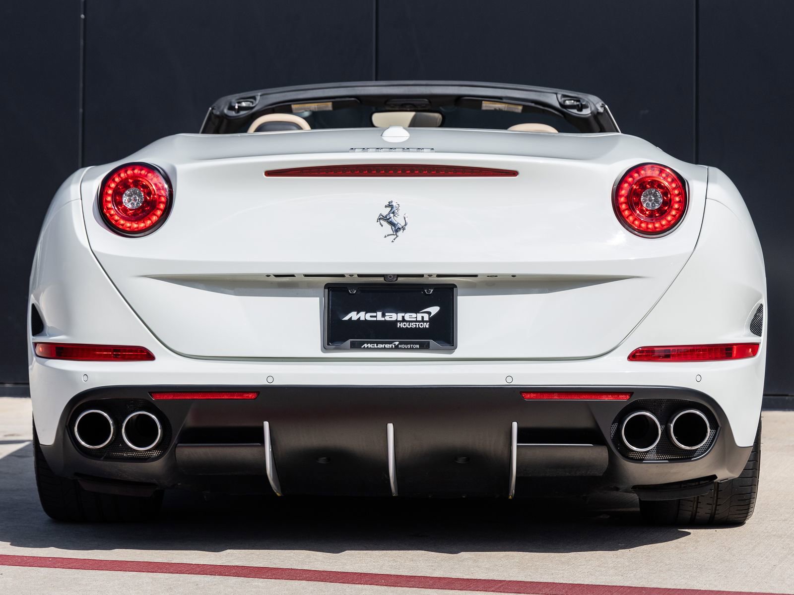 Used 2015 Ferrari California T RWD image 7