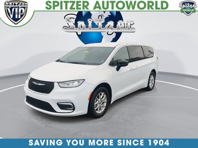 Used 2025 Chrysler Pacifica Select FWD image 4