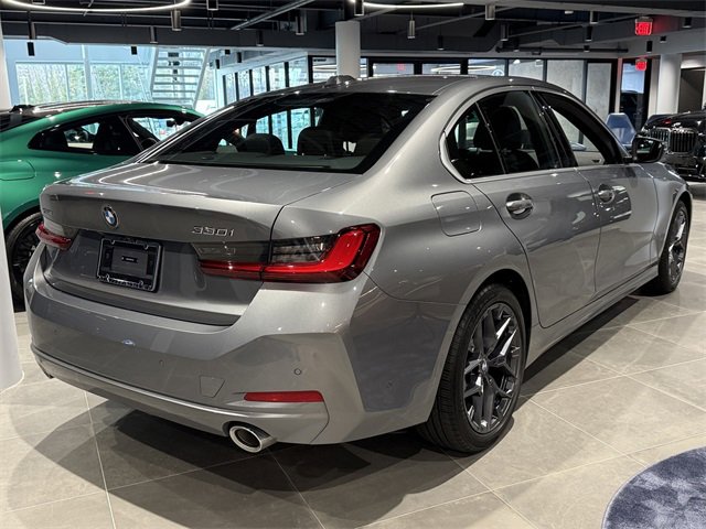 Used 2025 BMW 330i xDrive Sedan w/ Convenience Package image 4