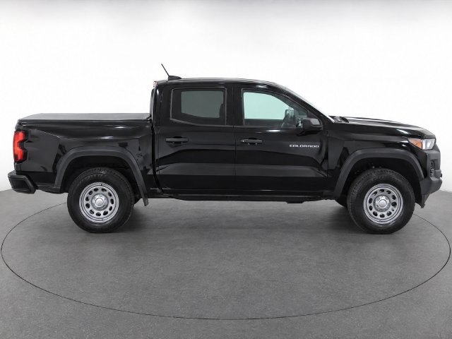 Used 2025 Chevrolet Colorado W/T w/ Advanced Trailering Package RWD image 9