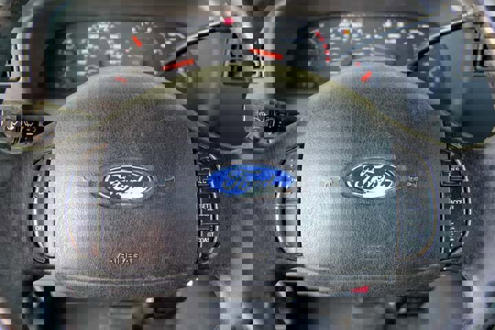 Used 2003 Ford F250 XLT image 4