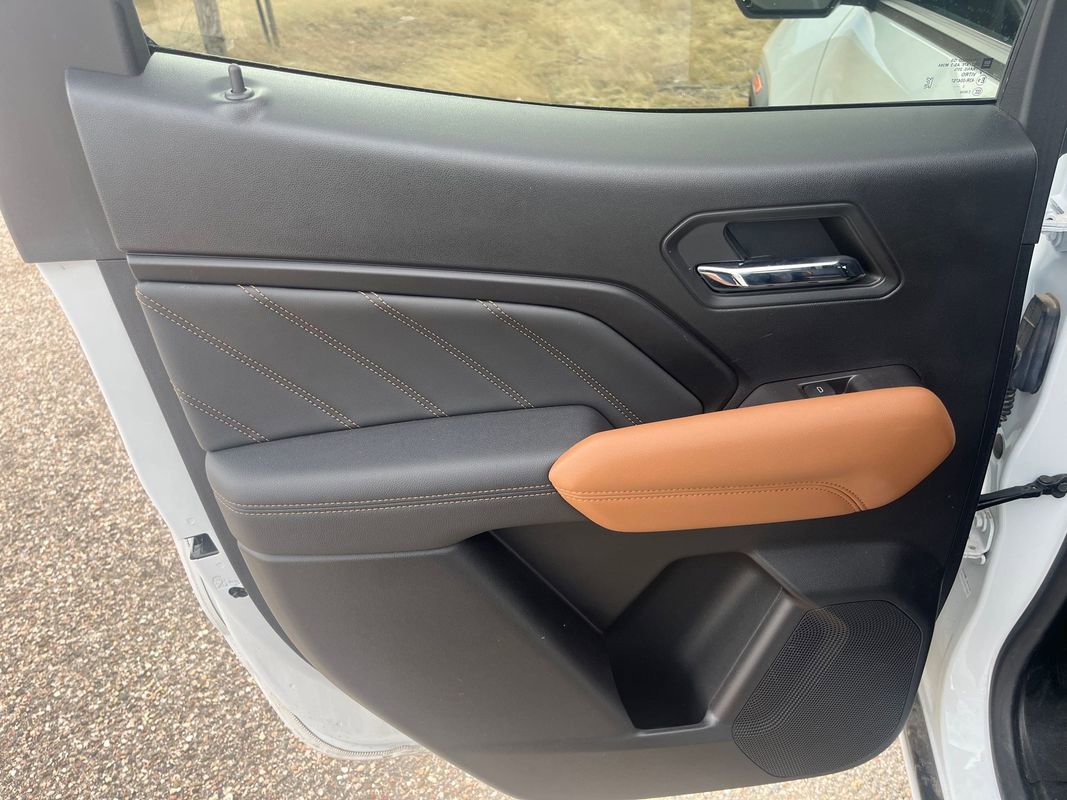 Used 2024 GMC Canyon AT4 w/ Technology Package image 13