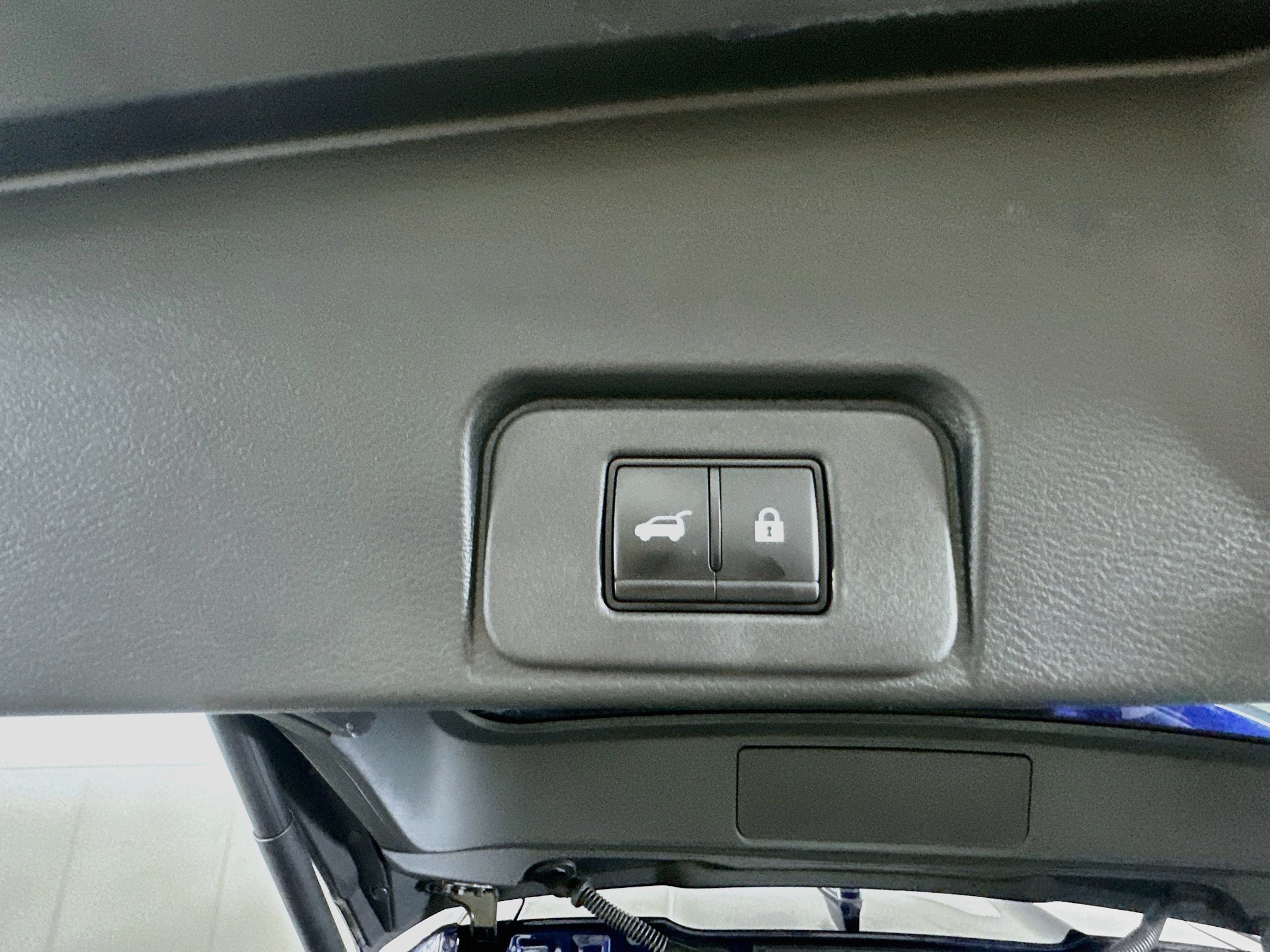Used 2025 Nissan Rogue SV AWD/4WD image 28
