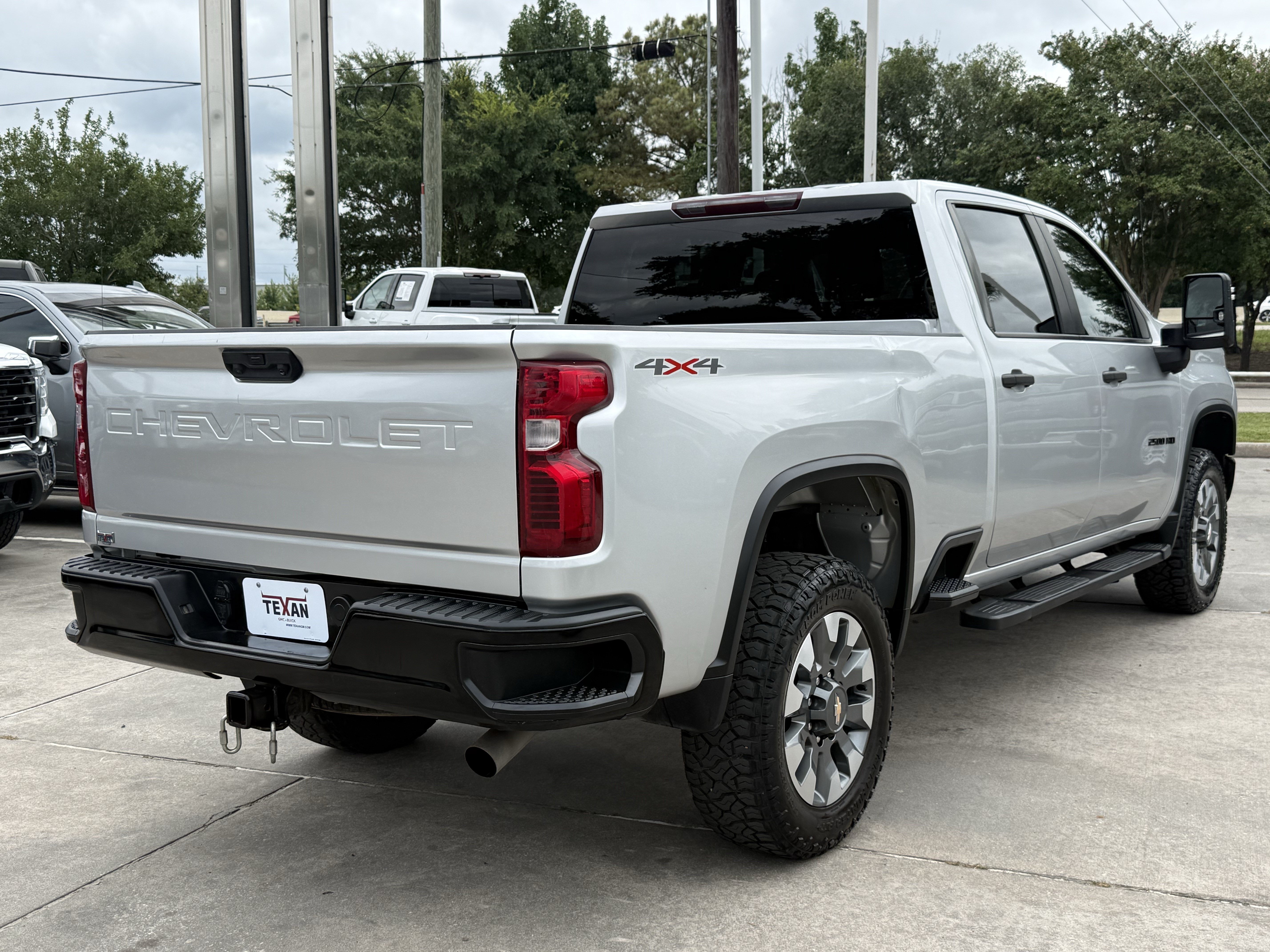 Used 2022 Chevrolet Silverado 2500 Custom w/ Custom Value Package AWD/4WD image 5