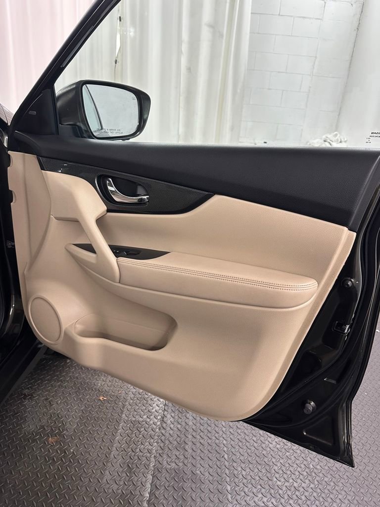 Used 2016 Nissan Rogue SL w/ SL Premium Package image 33