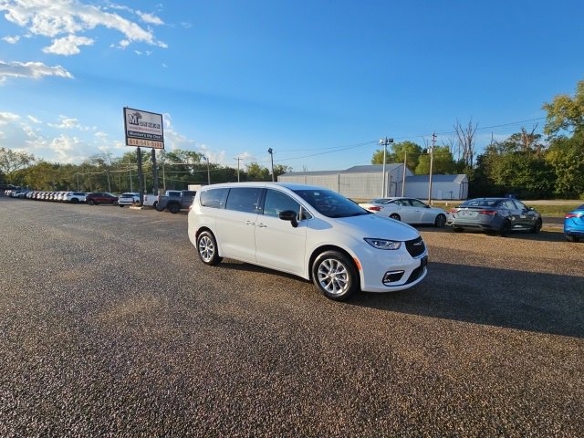 New 2026 Chrysler Pacifica Select image 4