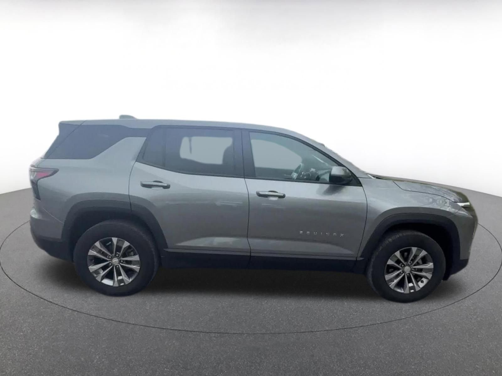 Used 2025 Chevrolet Equinox LT FWD image 16