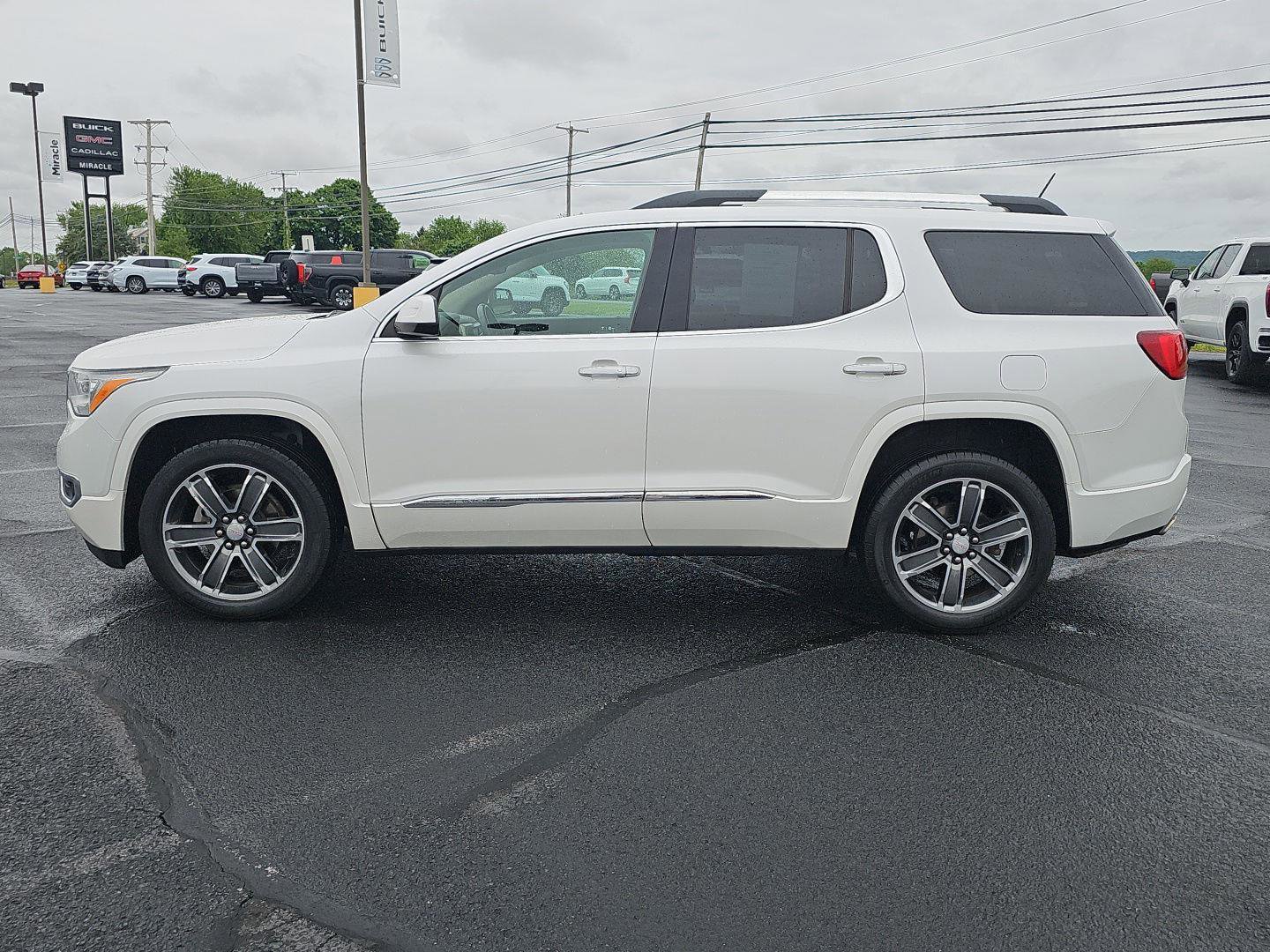 Used 2018 GMC Acadia Denali w/ Technology Package AWD/4WD image 8
