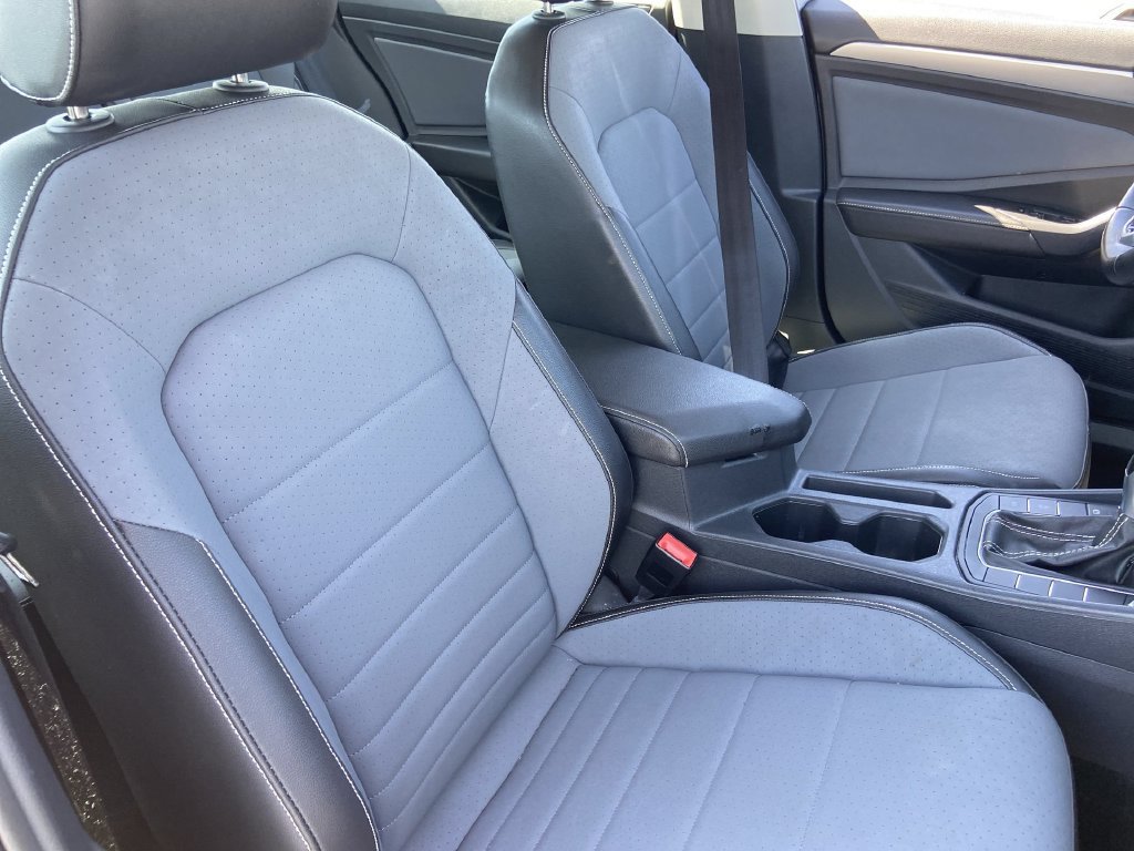 Used 2025 Volkswagen Jetta SE FWD image 22
