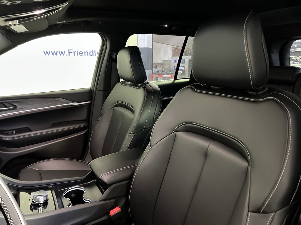 New 2025 Jeep Grand Cherokee Limited w/ Black Appearance Package image 13