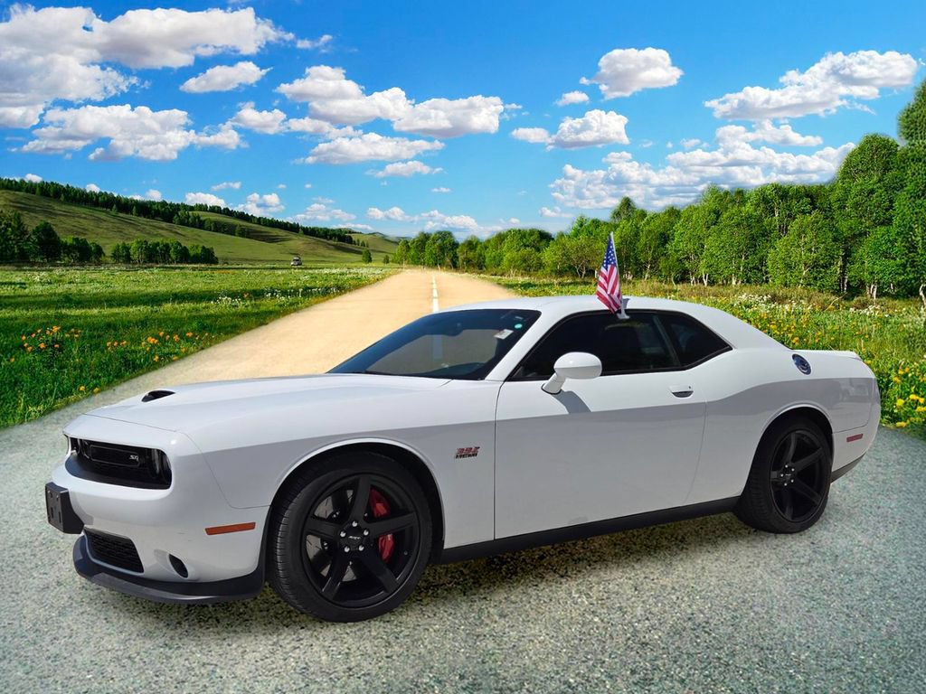 Used 2018 Dodge Challenger SRT RWD image 2