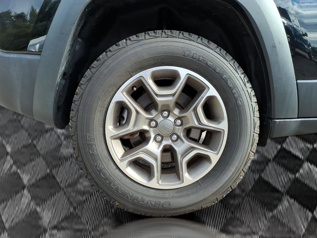 Used 2022 Jeep Cherokee Trailhawk w/ Sun, Sound & Nav Group image 8