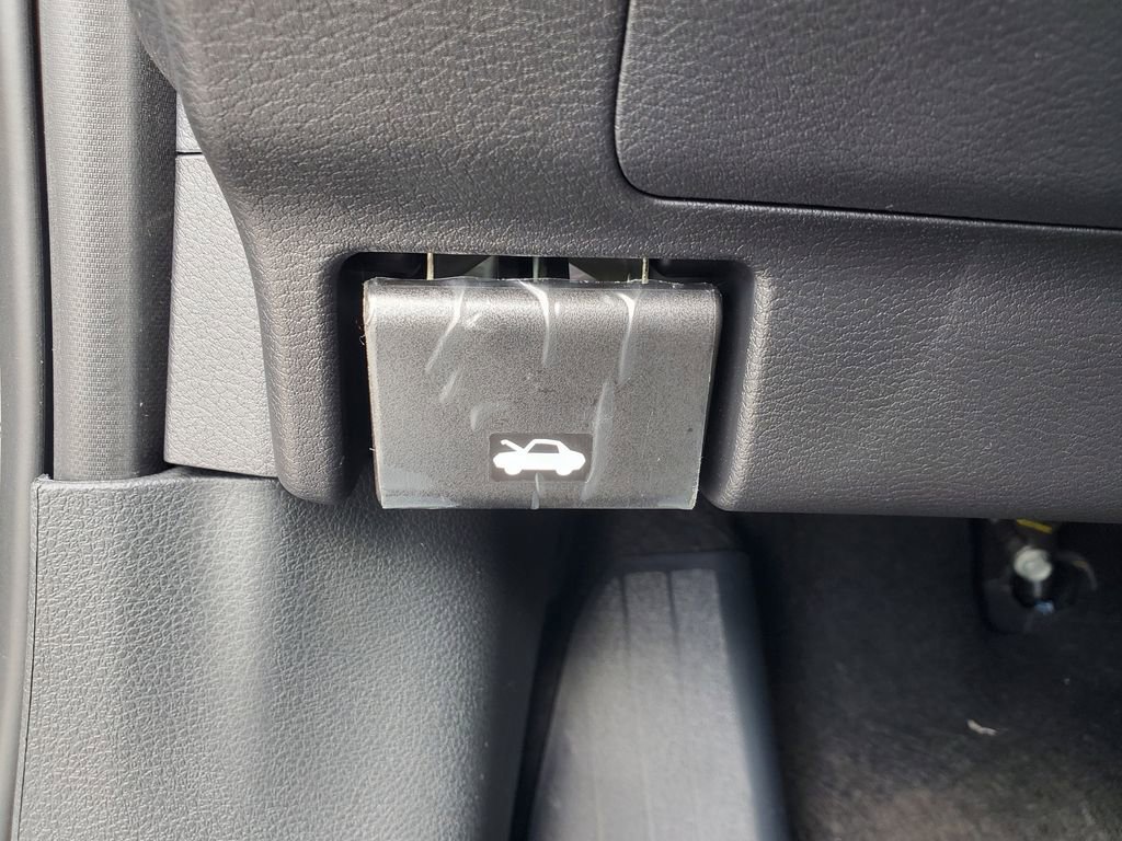 New 2025 Nissan Kicks SV w/ Charging Package image 21