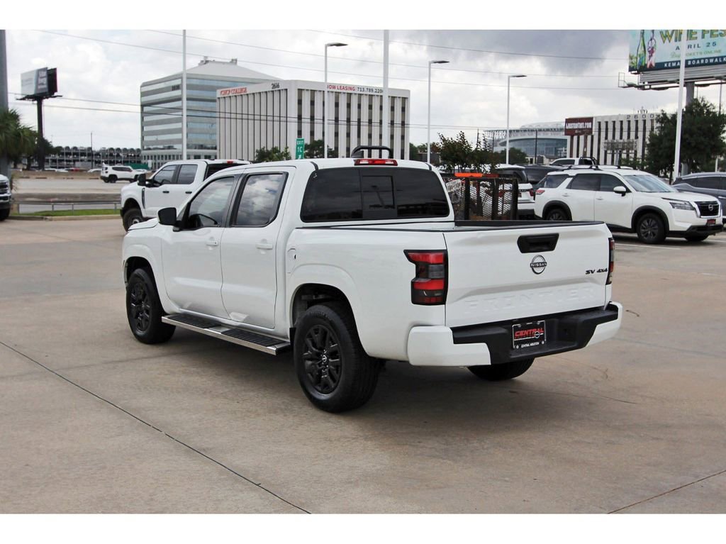 Used 2022 Nissan Frontier SV AWD/4WD image 3
