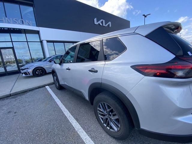 Used 2024 Nissan Rogue S image 6