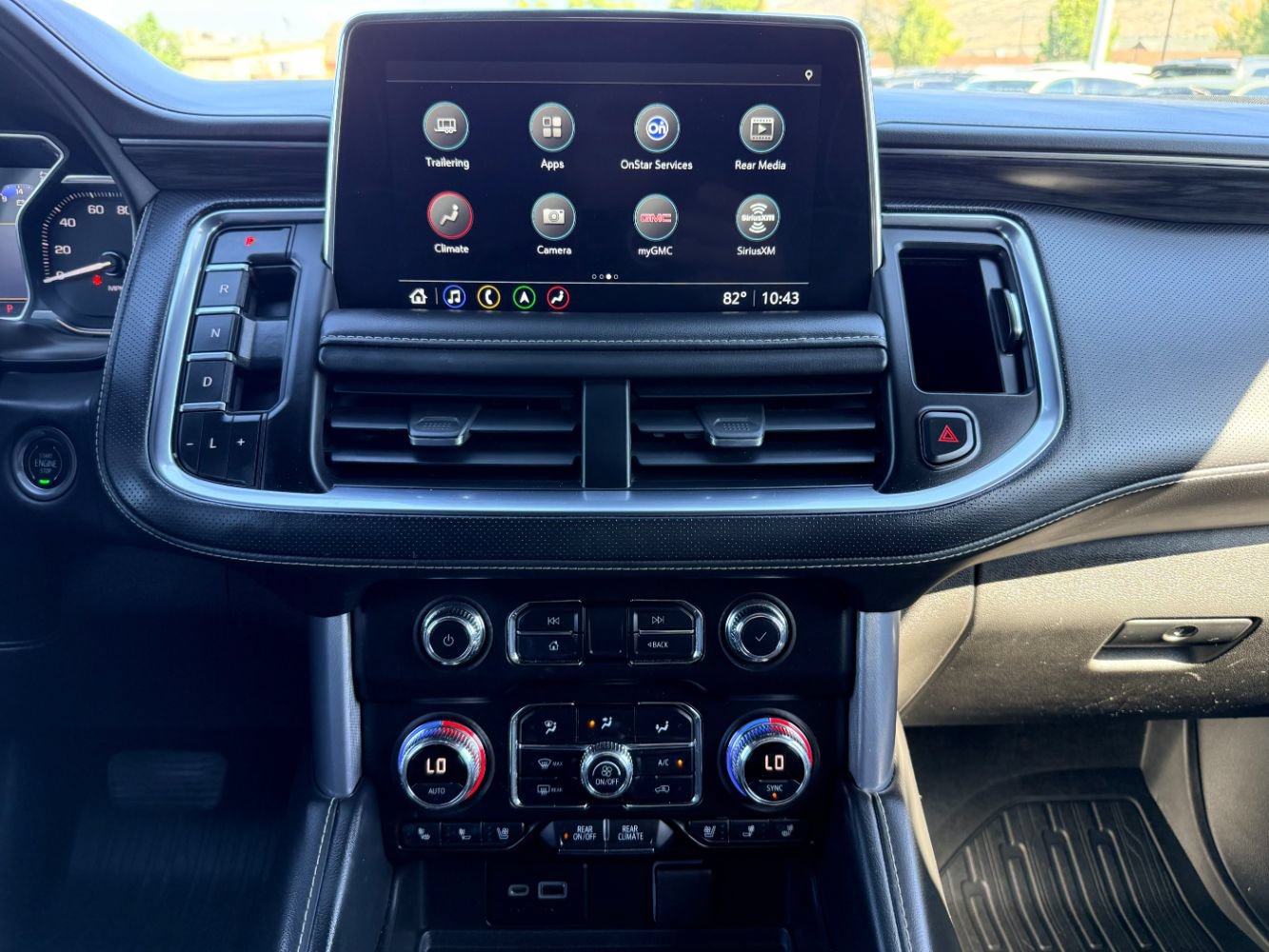 Used 2021 GMC Yukon SLT w/ Rear Media and Nav Package AWD/4WD image 15