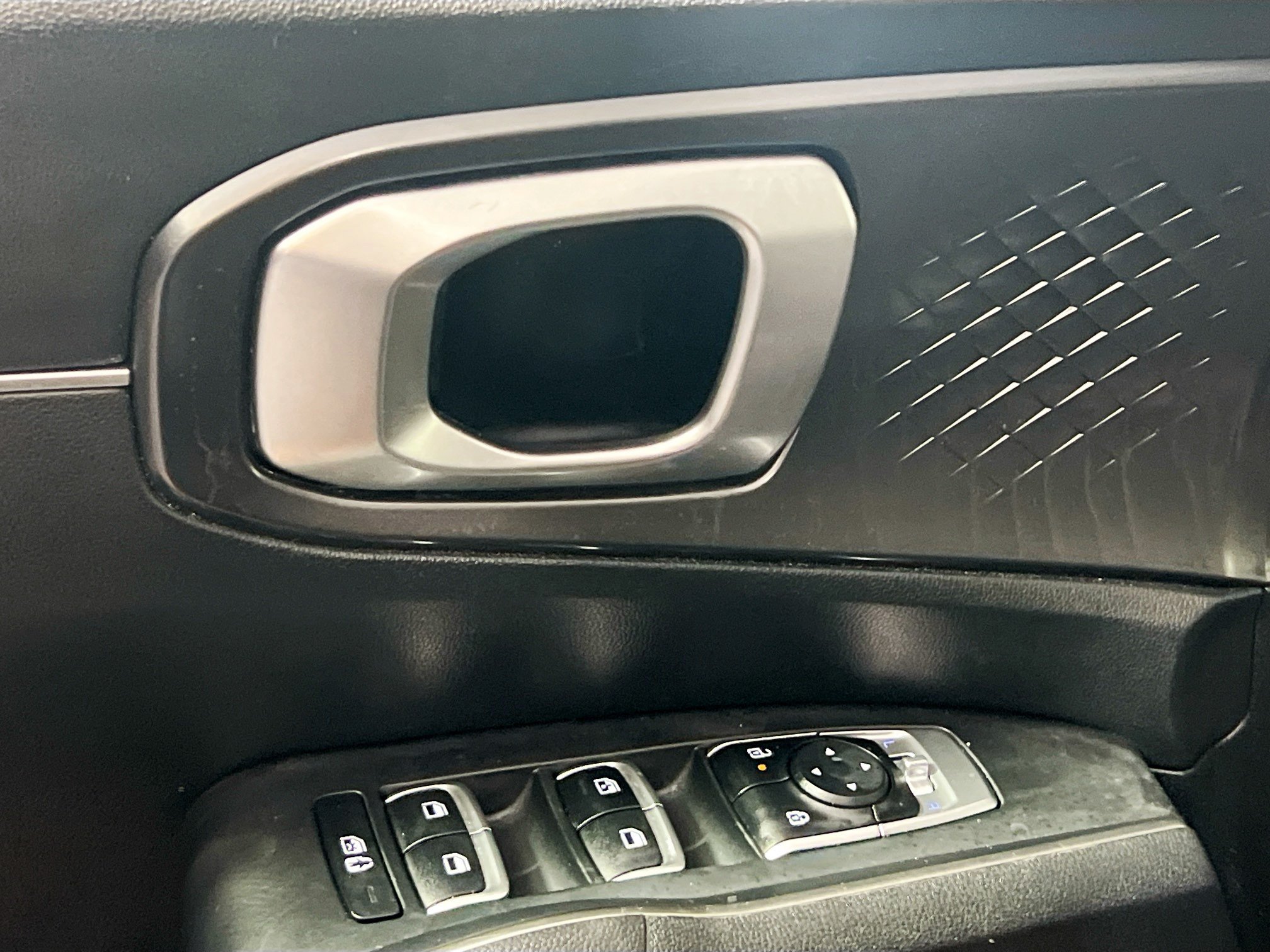 Used 2024 Kia Sorento S FWD image 16