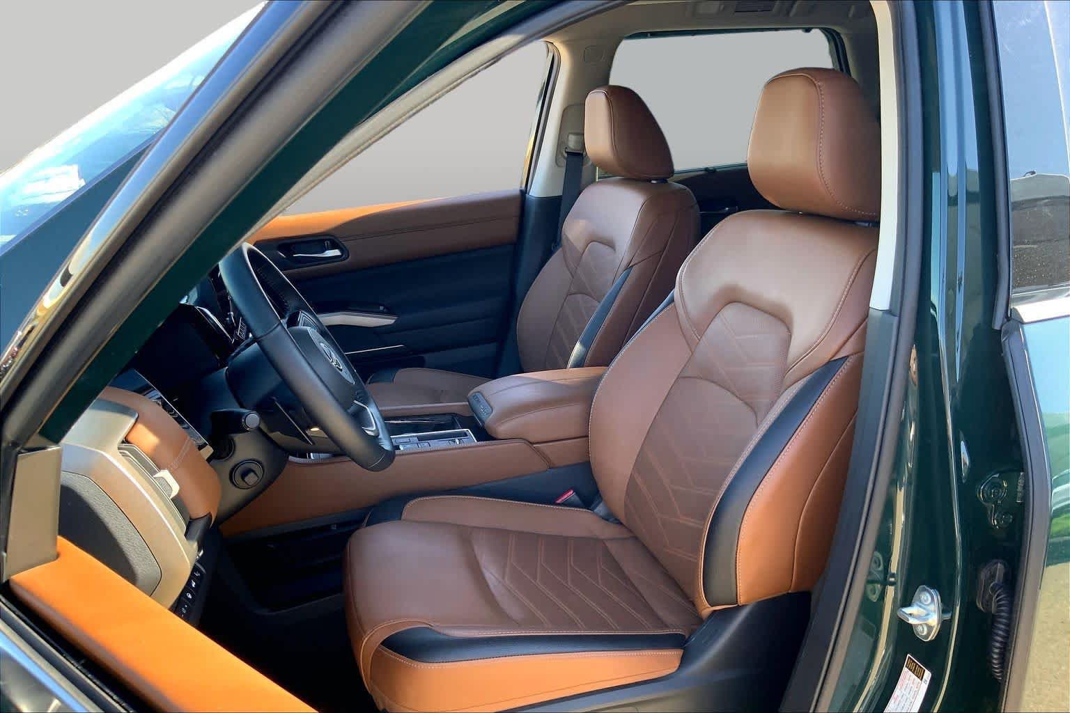 Used 2025 Nissan Pathfinder Platinum w/ Cargo Package FWD image 8