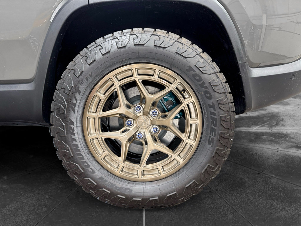 Used 2026 Rivian R1S Premium AWD/4WD image 32