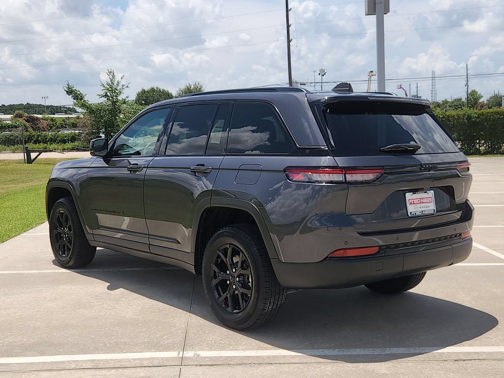 Used 2024 Jeep Grand Cherokee Altitude RWD image 7