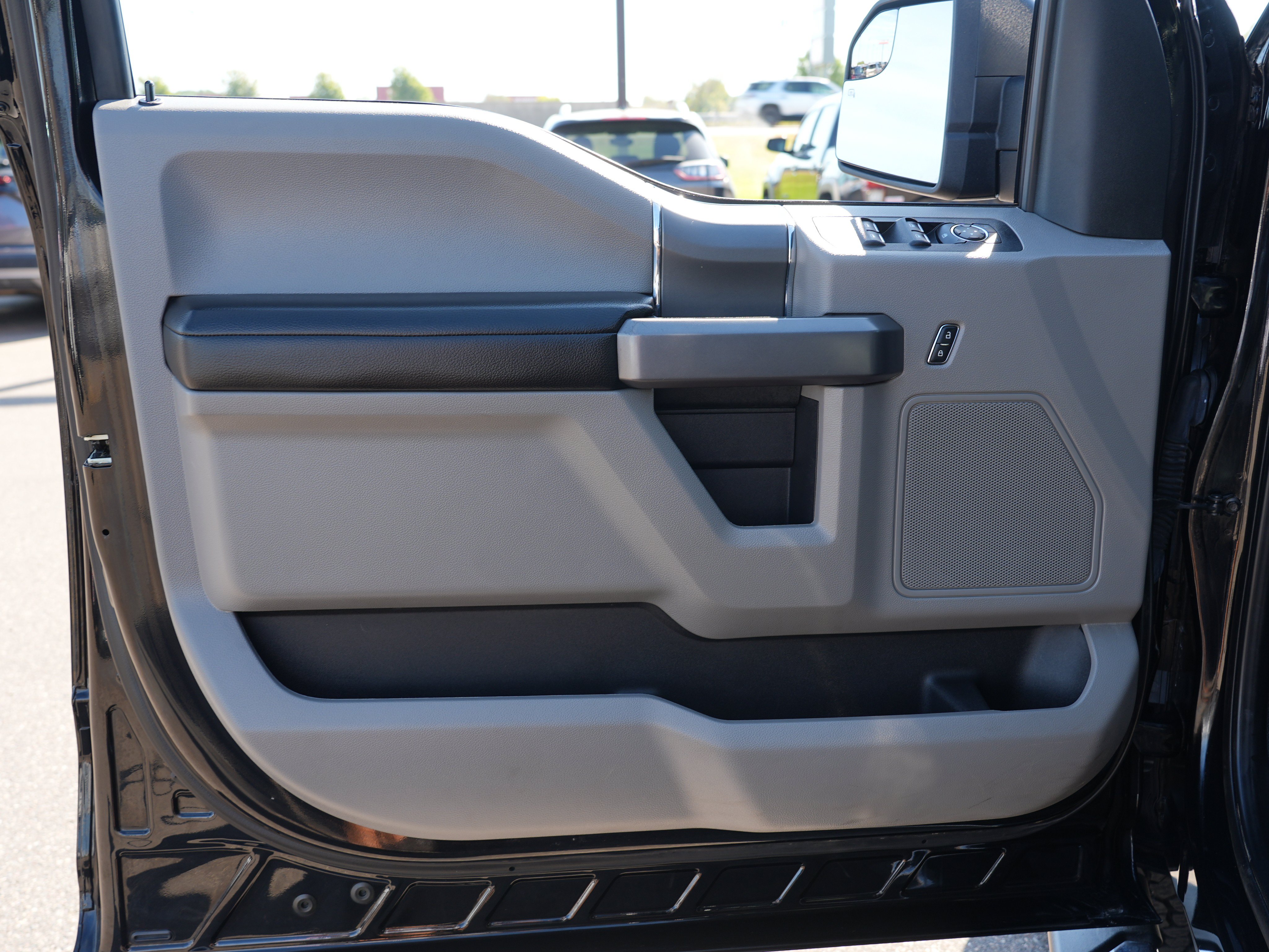 Used 2019 Ford F150 XLT w/ Equipment Group 302A Luxury AWD/4WD image 14